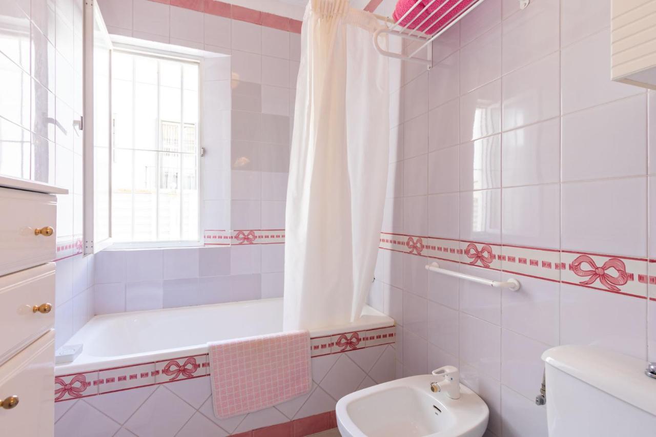 Holiday Apartment, 2 Pax, Historical Center Sevilla Eksteriør billede